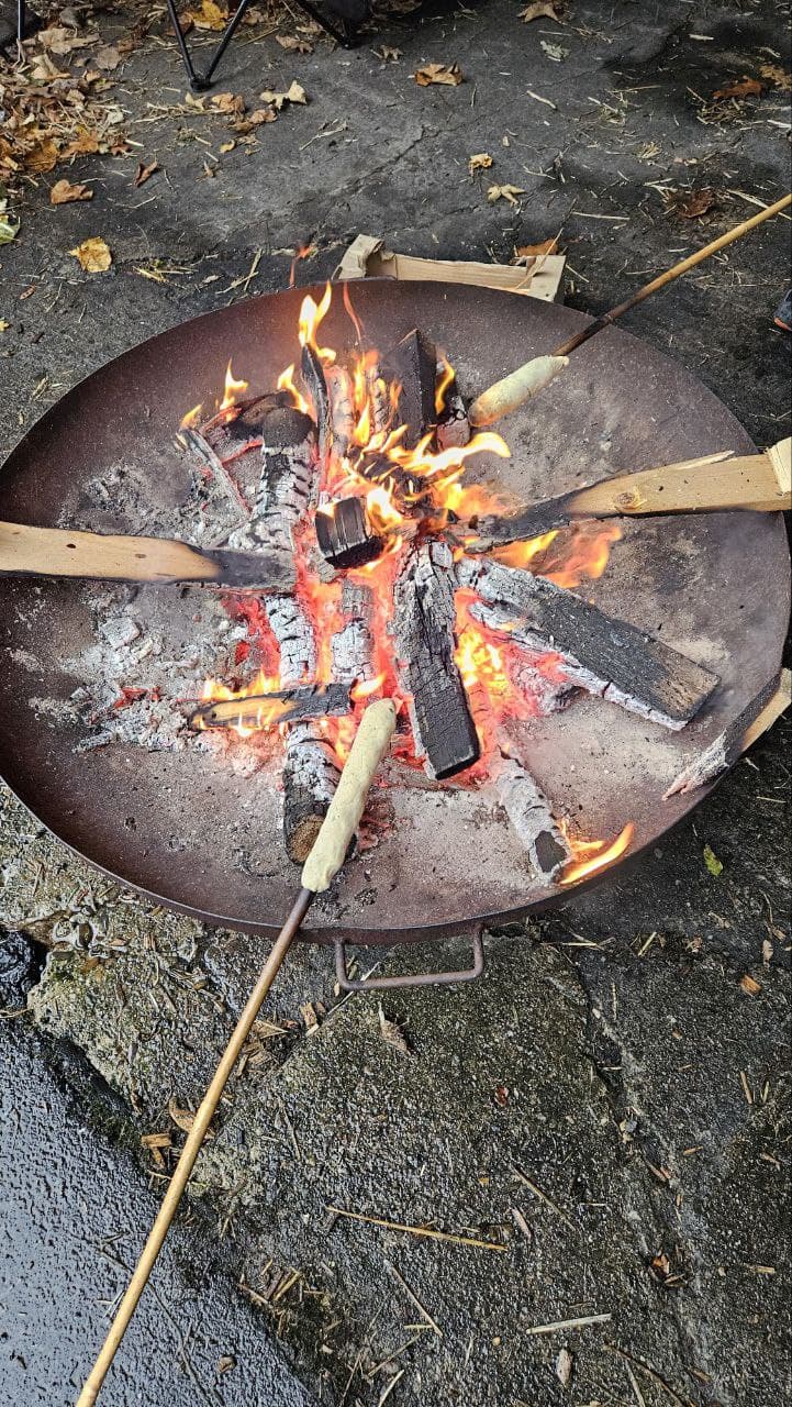 Stockbrot am Feuer beim Sommerfest der fns:köln